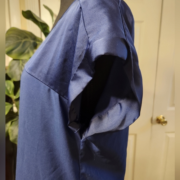 Express Brand Blue Hue Satin Short Sleeve Blouse | Size Women's SP - Picture 4 of 10